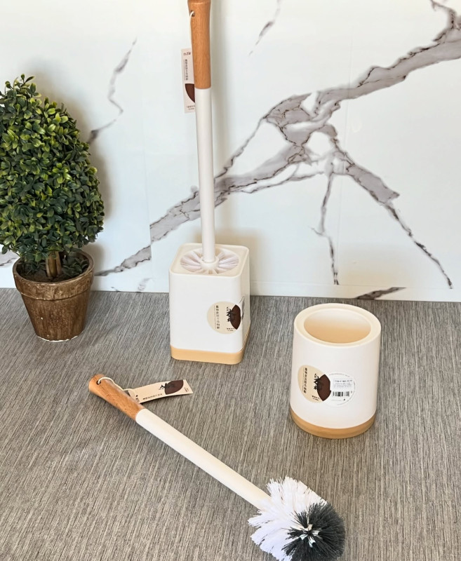 Brosse de toilette auto-adhésive pour salle de bain