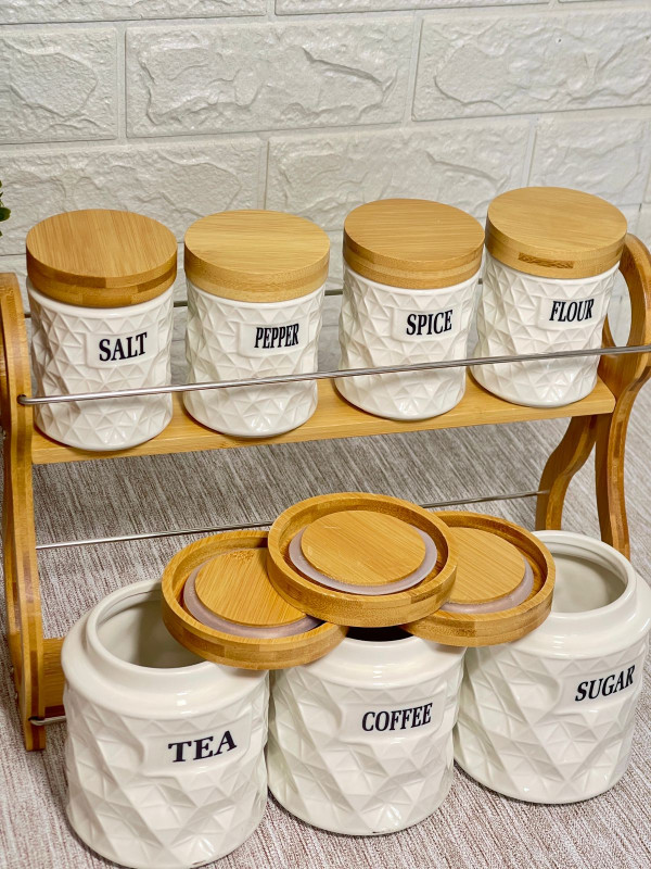 Ensemble de 7 pots à épices en céramique blanc avec support