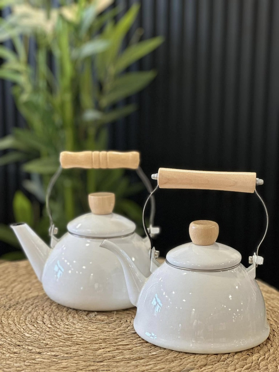 Théière motli en blanc avec manche en bois 1.5L