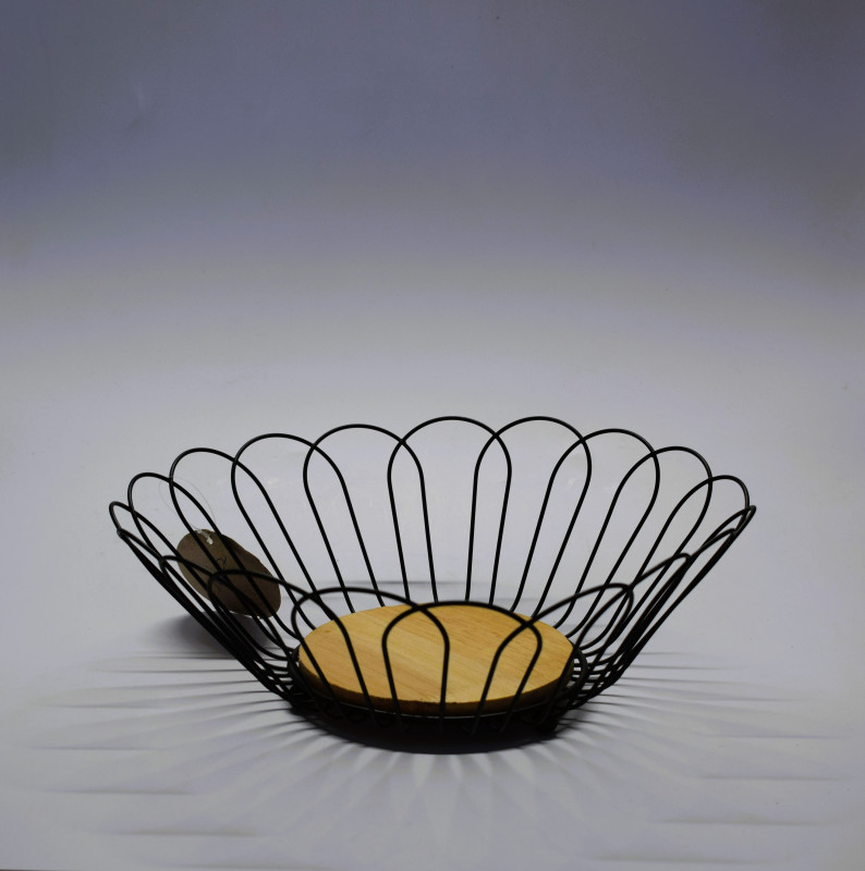 Corbeille à fruits en métal avec base en bambou