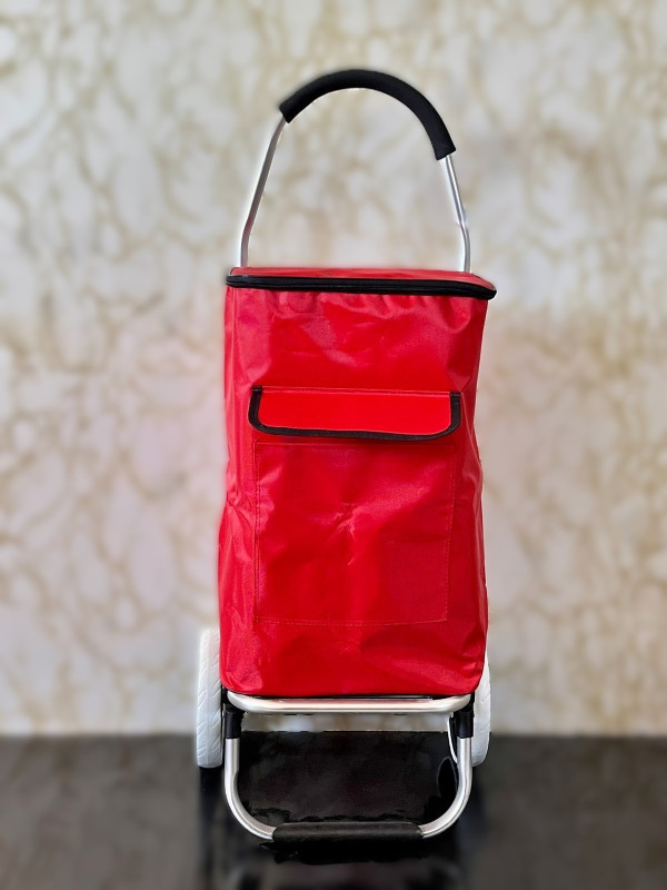 Chariot de magasinage rouge avec sac isotherme