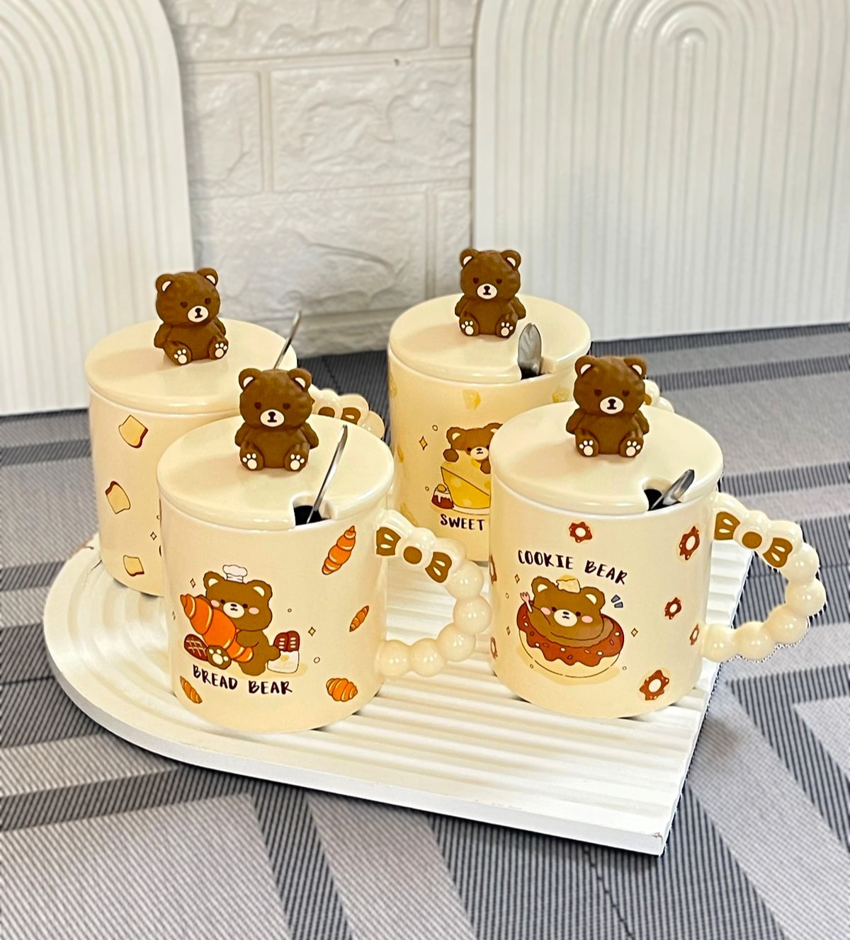 Tasse en céramique avec couvercle en forme d'ours